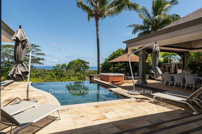 Élégante villa vue mer dans le prestigieux domaine golfique Heritage Villas Valriche à Bel Ombre – Ile Maurice