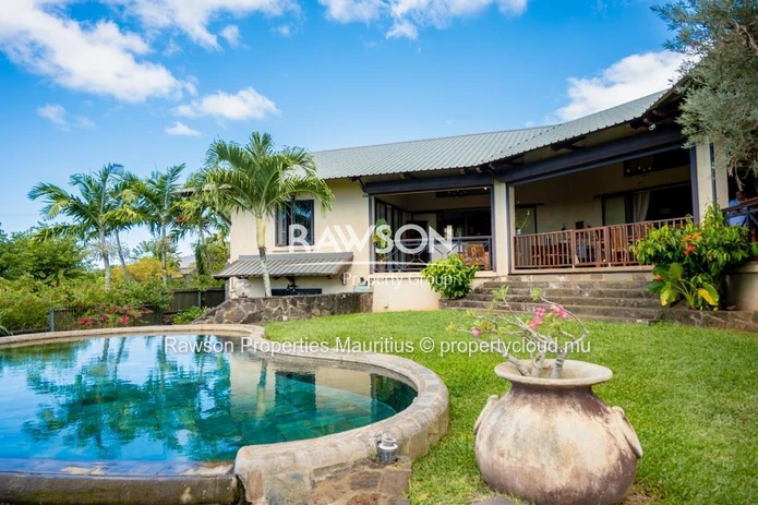 Beaufiful Villa In A Gated Estate