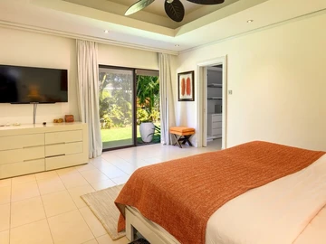 6 Bedroom House