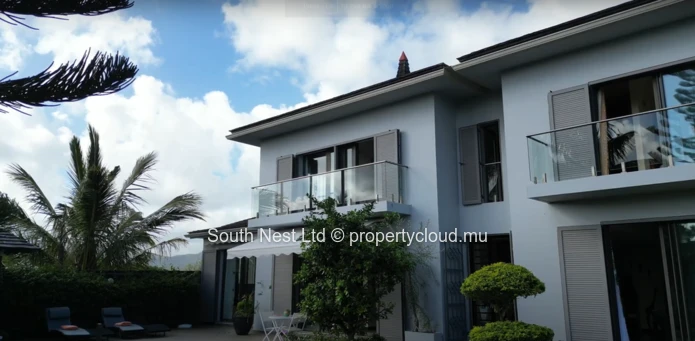 Luxury 6-bed beachfront villa