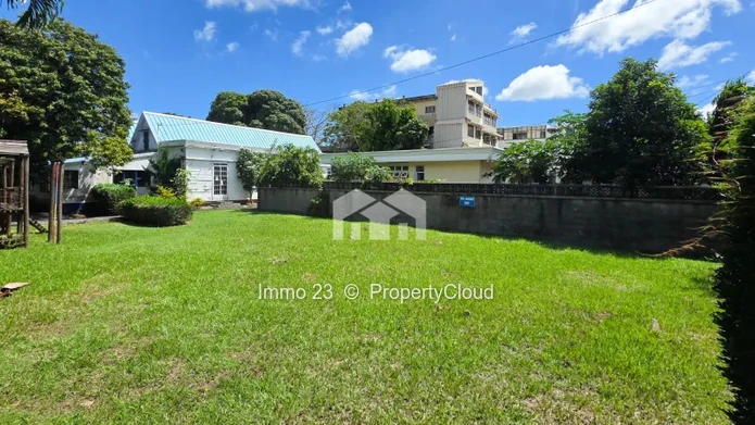 Terrain r00e9sidentiel - 1466.36m2 - Quatre Bornes - Ref. TE98730VE