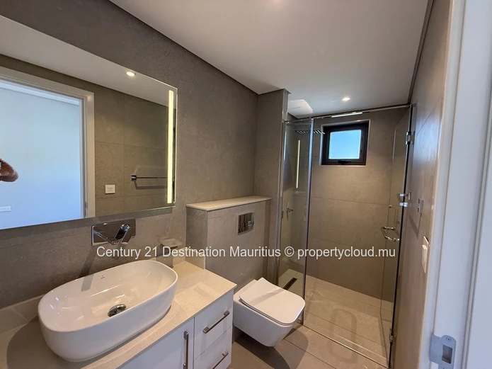 Ground Floor Corner Apartment | La Pointe | Pointe aux Canonniers | 130m²