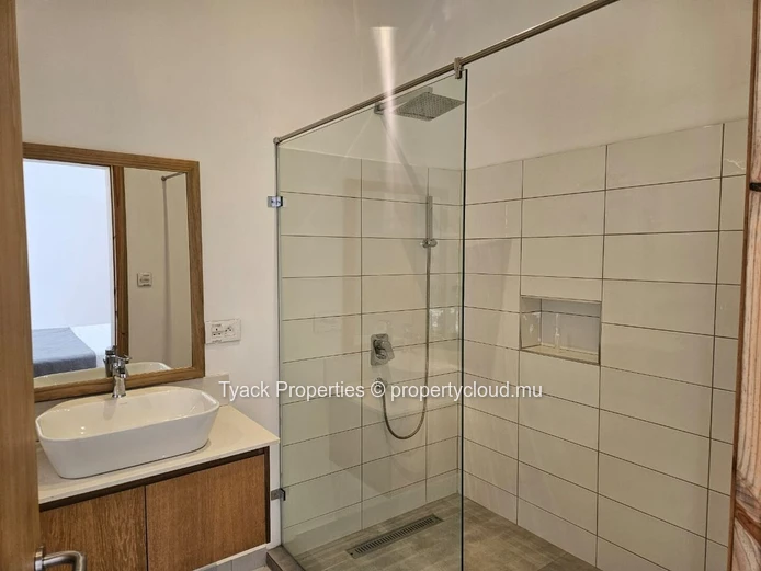 Spacious Luxury Villa with Private Amenities – Grand Baie
