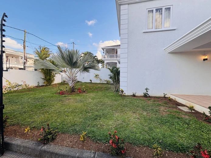 Spacieuse maison familiale avec piscine à Calodyne
