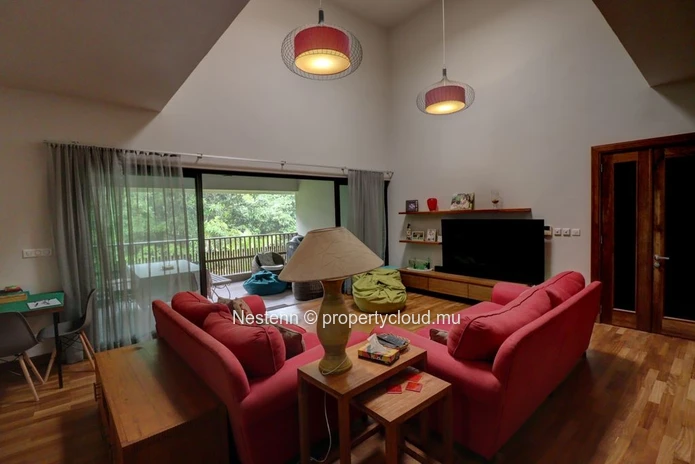 Spacious and bright duplex in a secure residence with river views
