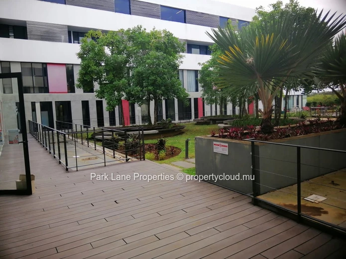 Ideal office for startups and professionals – 30 m² in a thriving district in Ebene