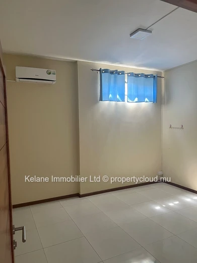 Maison Familiale de 4 Chambres avec Garage et CCTV à Beau Vallon – Rs 4,8M