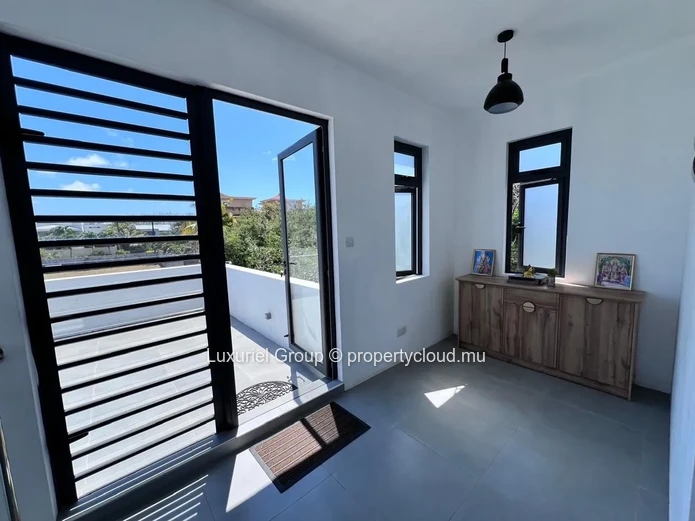 3-Bedroom Villa With Pool For Rent In Calodyne