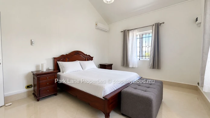 Villa lumineuse de 3 chambres avec jardin et garage à Ébène