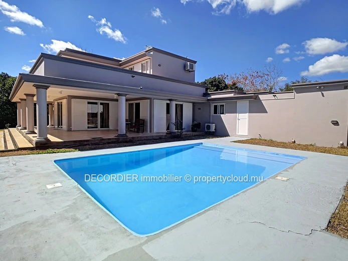 Beautiful house with swimming pool on a large plot of land in front of a river