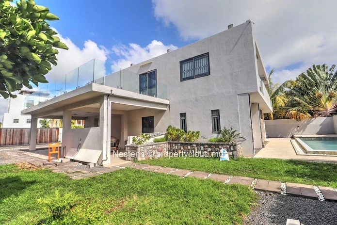 Viila avec 4 chambres, un espace bureau et une cuisine entièrement équipée