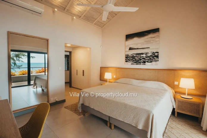 Péreybère - Villa idyllique de 3 chambres en-suite pieds dans l'eau