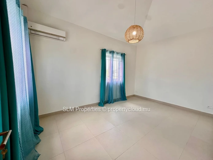 Maison moderne de 3 chambres à vendre à Bambou