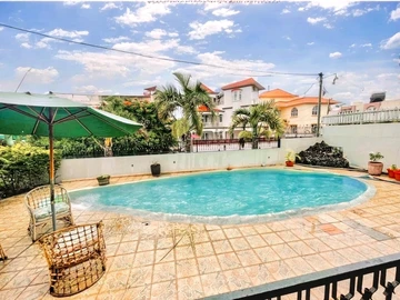 6 Bedroom House