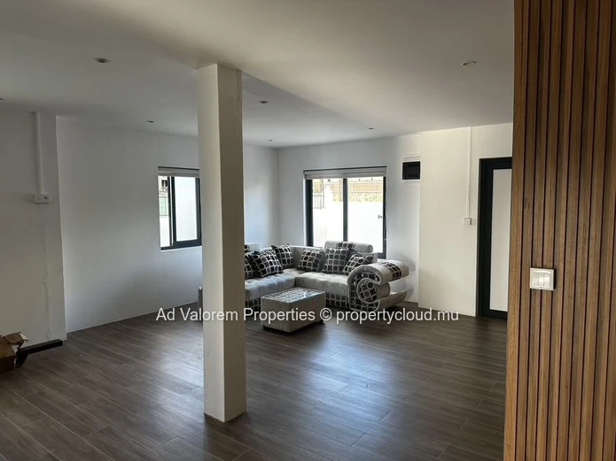 FOR SALE | Beautiful Fully Renovated House with Swimming Pool and Sea View – Flic-en-Flac