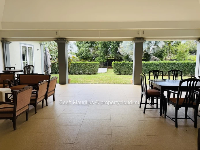 Exceptional 4-Bedroom Ensuite House on an Expansive Estate