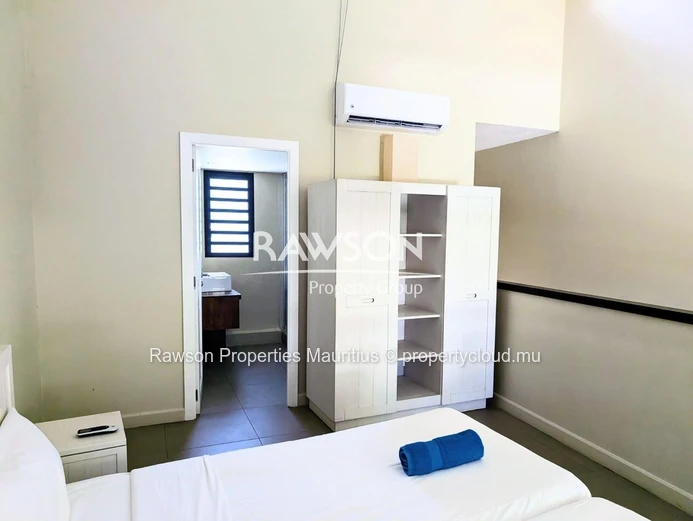 Appartement Duplex Entièrement Meublé À Vendre À Trou Aux Biches — Mur