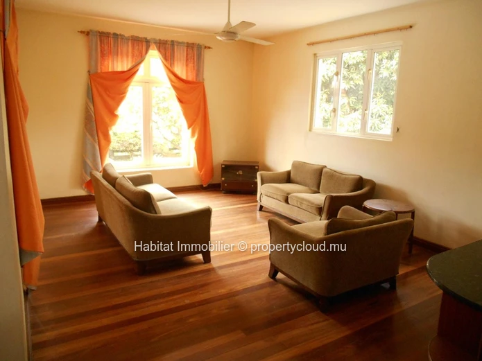 FOR SALE - Nice house of 400 m2 in Albion.