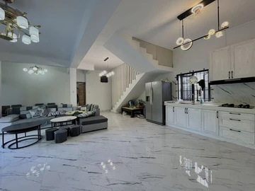 7 Bedroom House