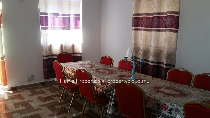 Grande maison neuve à vendre