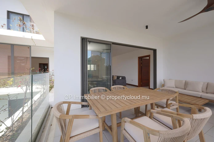 Appartement R+2 à vendre à Pointe aux Canonniers, 167m², 3 chambres, piscine commune, meublé, climatisé, garage, proc...