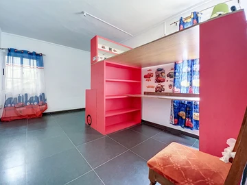 6 Bedroom House