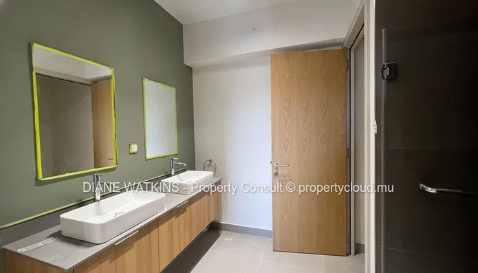 Superb 3-Bedroom Apartment with Mountain Views – West Coast (Flic en Flac)