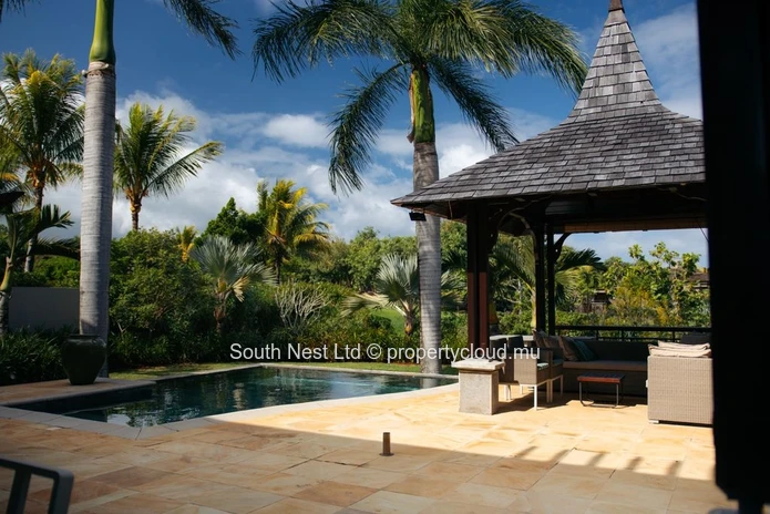 Villa meublée avec prestations haut de gamme – Golf, nature et mer