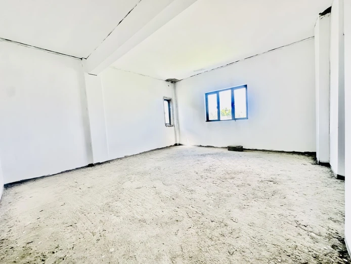 APPARTEMENT INACHEVÉ À VENDRE AU DEUXIÈME ÉTAGE – 191 m² DE POTENTIEL À QUATRE BORNES