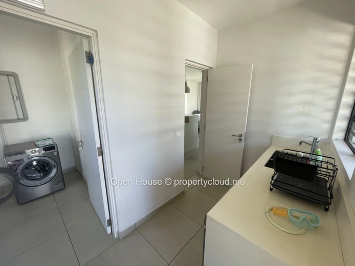 Villa contemporaine à louer, 4 chambres, piscine, accès golf.