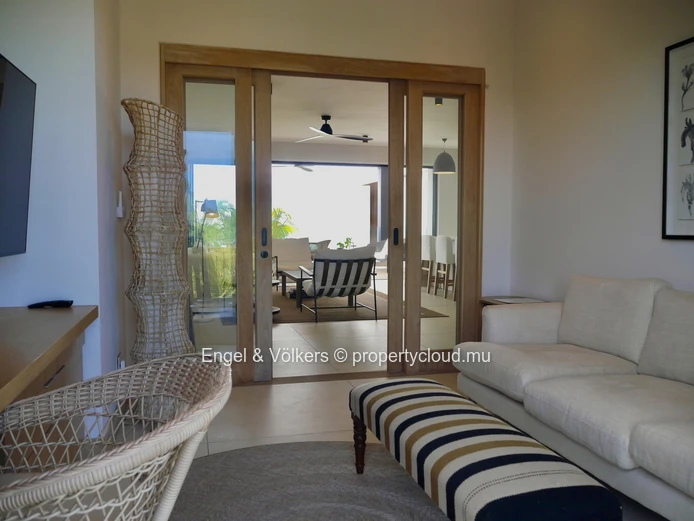 Ocean-View Penthouse with Private Pool in Pointe aux Canonniers