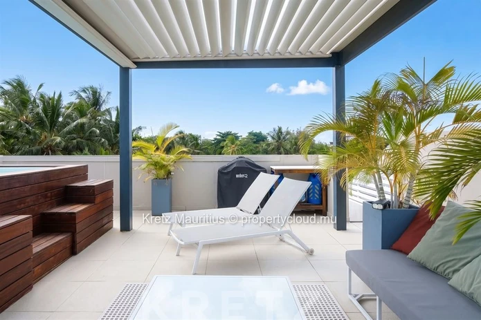 Exceptional Penthouse with Private Rooftop Pool in Pereybère (Sole Mandate)