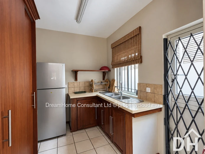 Maison meublée de 3 chambres avec bureau à louer à Tamarin