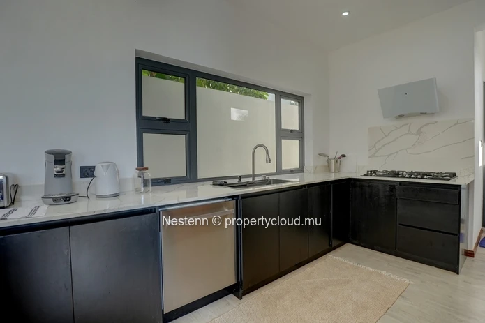 Maison moderne de 226 m² dans le Morcellement Fairview.