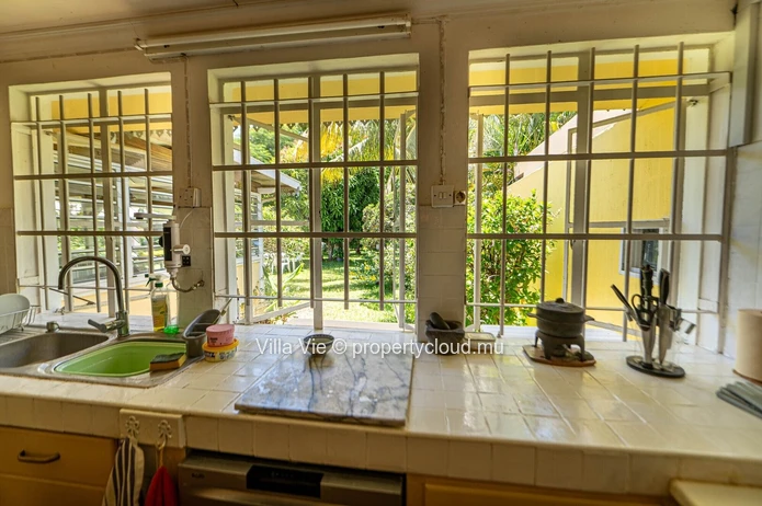 Péreybère - Charmante maison familiale avec studio et grand terrain tropical arboré