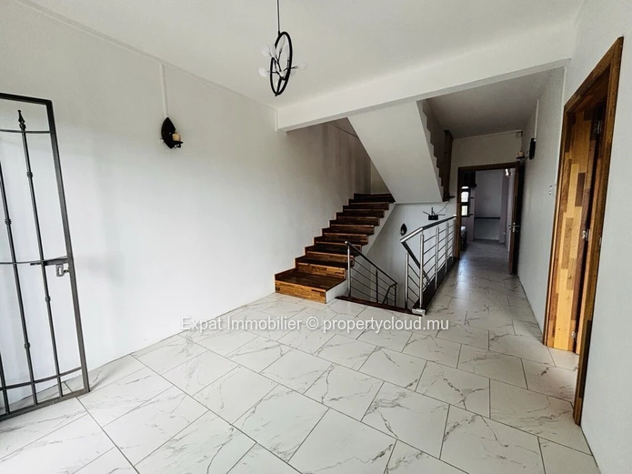 3-Bedroom Duplex With Stone Swimming Pool And Rooftop Terrace In Pereybere 