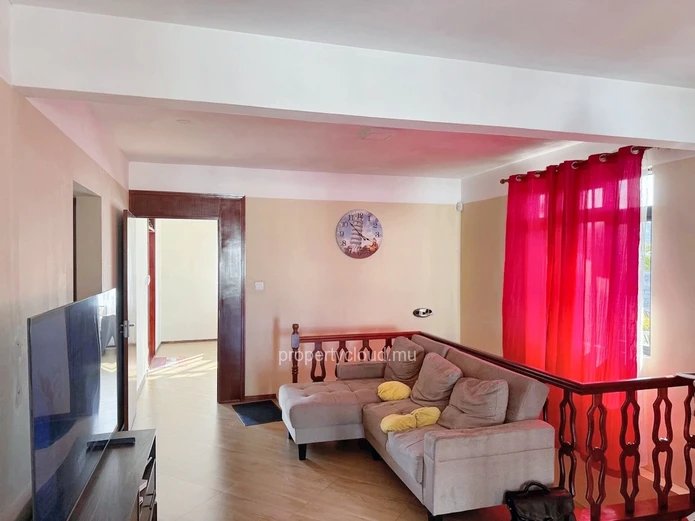 Phoenix (bonne terre) for sale unfurnished 4 bedroom villa with a double garage located in a quiet area.