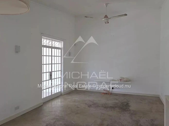 Family Home with Swimming Pool in Pointe aux Canonniers