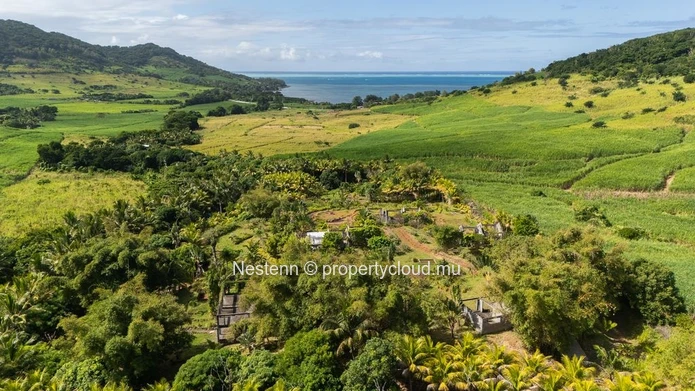 Sea-View Estate with 17 Chalets in a Lush Tropical Setting