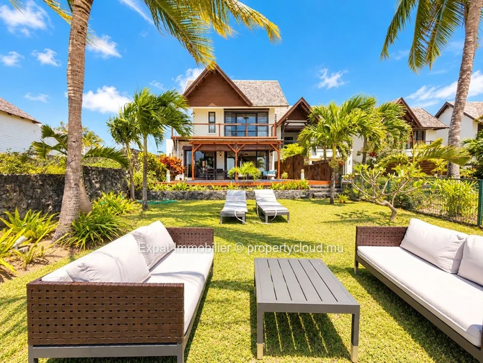 Exceptional 3-Bedroom Beachfront Villa with Office & Breathtaking Coin de Mire Views – Pointe aux Canonniers