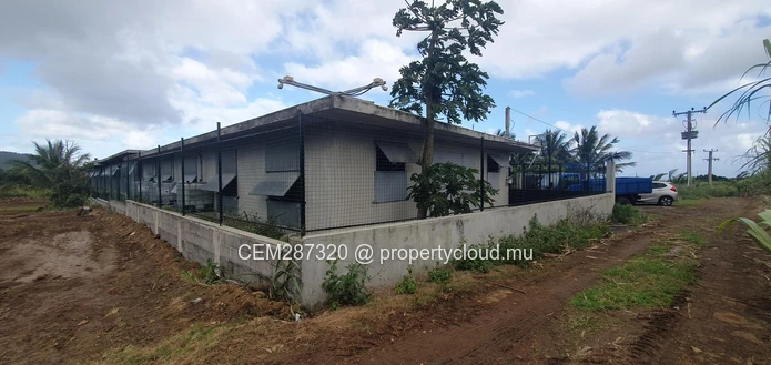 Ferme Avicole Entièrement Équipée à Vendre – La Martinière, Chamouny