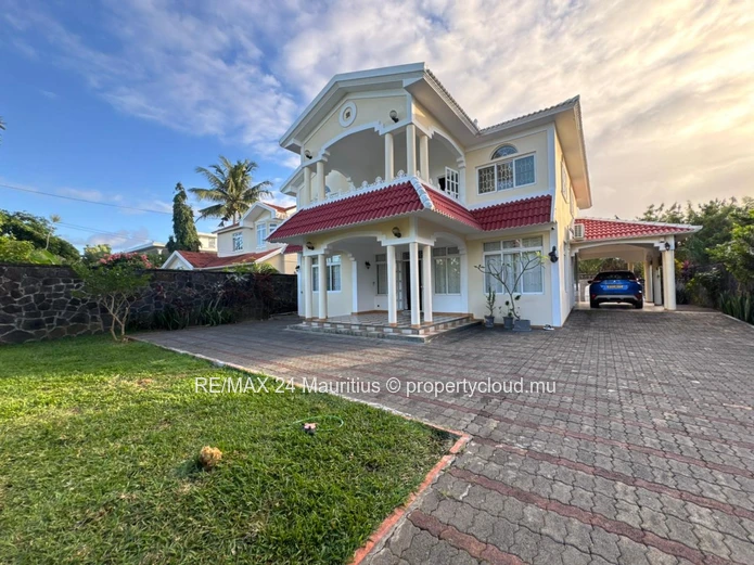 4 Bedroom House in Pointe Aux Canonniers | Freestanding