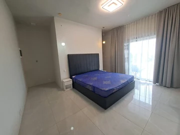 6 Bedroom House