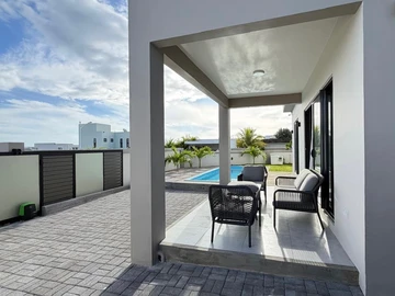 4 Bedroom Villa