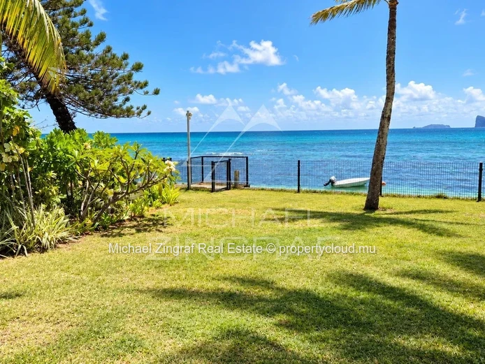 Waterfront Villa in Pointe Aux canonniers