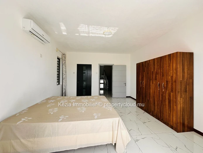 Modern Villa Close To The Beach 