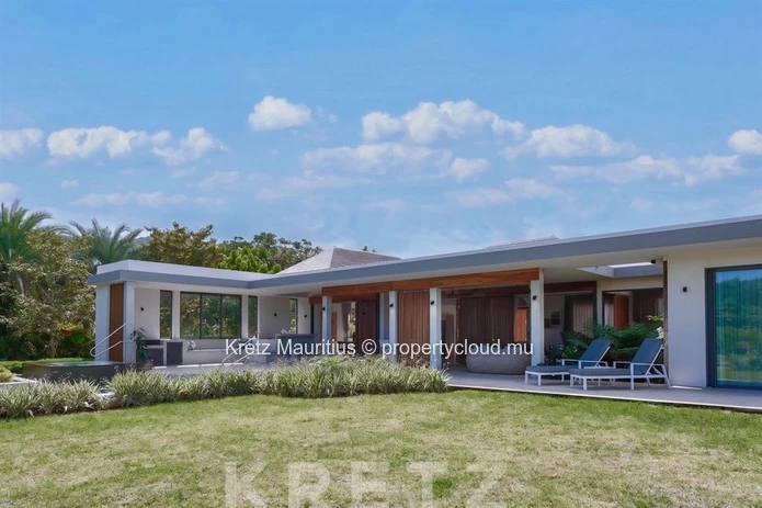 Entre réserve naturelle et golf : une villa contemporaine d'exception