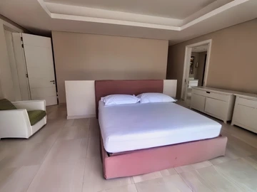 5 Bedroom Villa