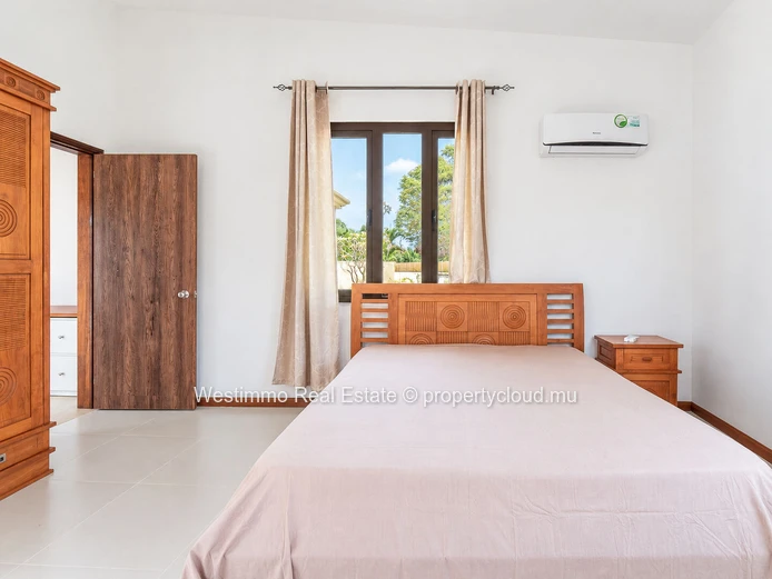 4-bedroom family villa with pool in Black River