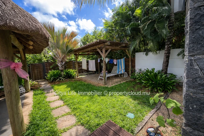 Exceptional 3-Bedroom Garden House with Private Garden at Choisy les Bains